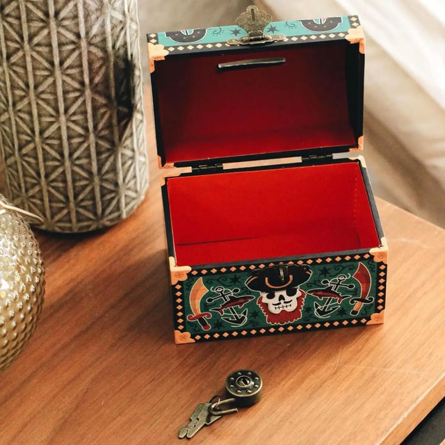 Coffre-tirelire Pirates - Décoration by Djeco