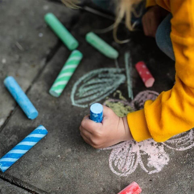 Craies de sol Aujourd'hui c'est Mercredi - Jeux d'extérieur by Moulin Roty