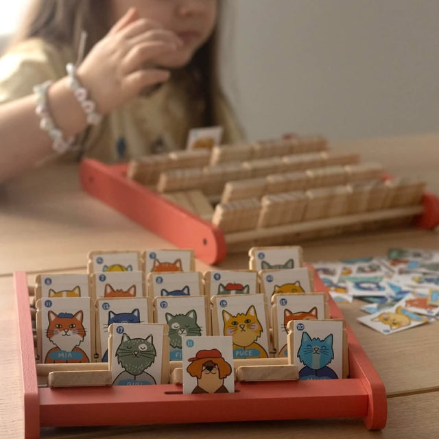 Jeu de déduction Qui es-tu? Les loufoques - Jeux de société by Moulin Roty