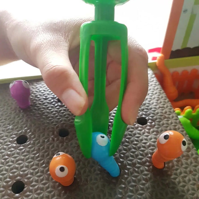 Jeu de motricité fine Wriggleworms! – Les vers dans le jardin - Jeux de motricité fine by Learning Resources