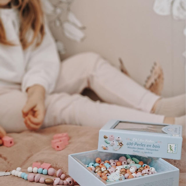 Perles en bois Arc-en-ciel (400 pcs) - Jeux de motricité fine by Djeco