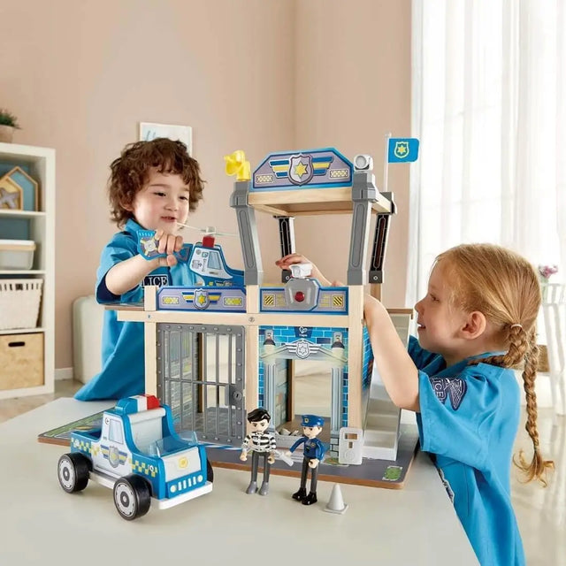 Poste de police métropolitain - Ensembles de jeu by Hape