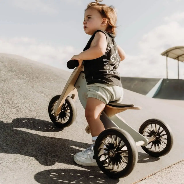 Vélo d'équilibre évolutif Tiny Tot PLUS - Silver Sage - Jeux d'extérieur by Kinderfeets
