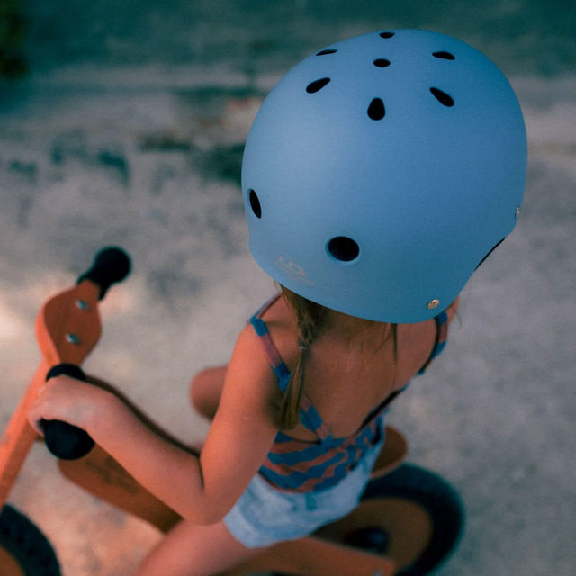 Vélo d'équilibre Tiny Tot PLUS + casque & caisse - Slate Blue - Jeux d'extérieur by Kinderfeets