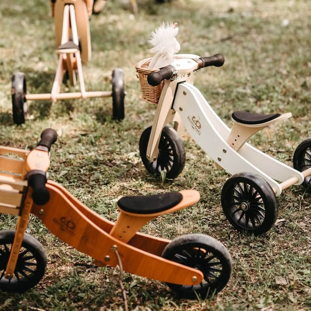Vélo d'équilibre Tiny Tot Plus + casque & panier - Blanc - Jeux d'extérieur by Kinderfeets