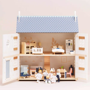 Bay Tree dollhouse bundle: furnished + doll family