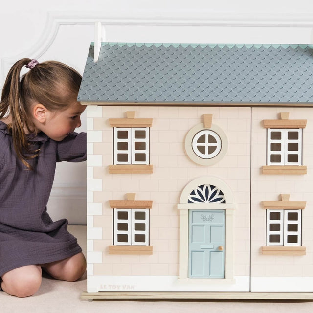 Bay Tree dollhouse bundle: furnished + doll family
