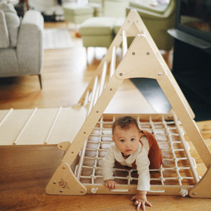 Duo Pikler Grimpe & Glisse: Grand Triangle d'escalade + rampe-glissoire - Jeu actif by Kinderfeets