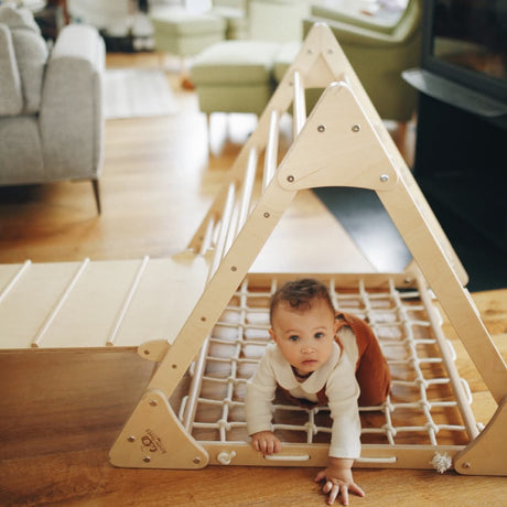 Duo Pikler Grimpe & Glisse: Grand Triangle d'escalade + rampe-glissoire - Jeu actif by Kinderfeets