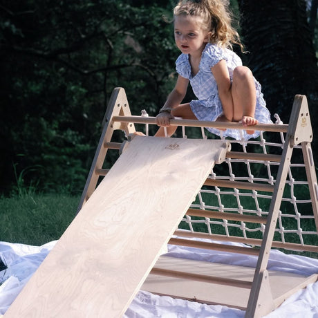 Duo Pikler Grimpe & Glisse: Grand Triangle d'escalade + rampe-glissoire - Jeu actif by Kinderfeets