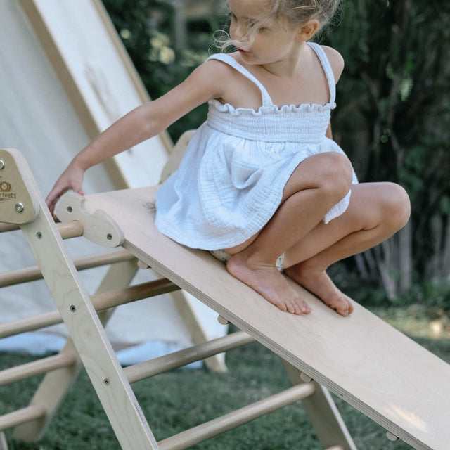 Ensemble Pikler Mezzo: Triangle moyen + rampe-glissoire - Jeu actif by Kinderfeets