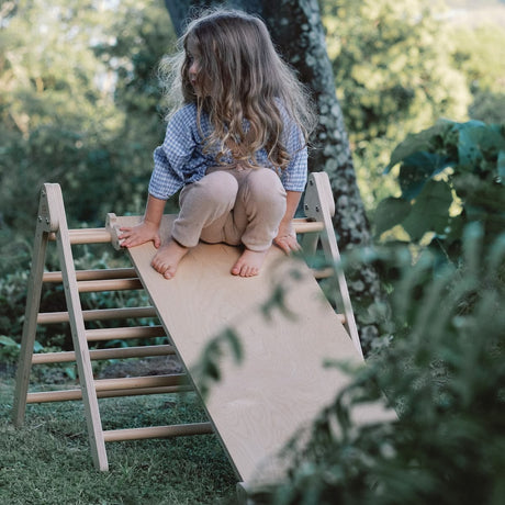 Ensemble Pikler Mezzo: Triangle moyen + rampe-glissoire - Jeu actif by Kinderfeets