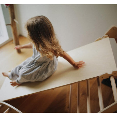 Ensemble Pikler Mezzo: Triangle moyen + rampe-glissoire - Jeu actif by Kinderfeets