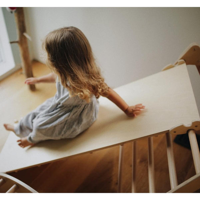 Ensemble Pikler Mezzo: Triangle moyen + rampe-glissoire - Jeu actif by Kinderfeets