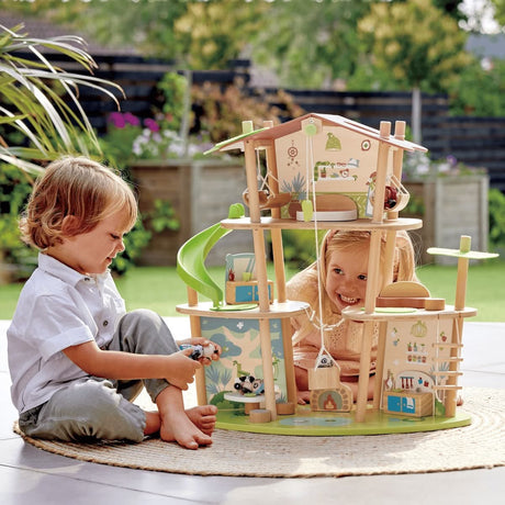 Maison meublée en bambou de la famille Pandas - Maisons de poupée by Hape