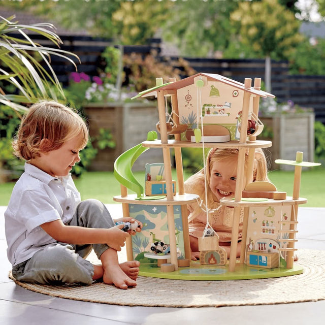 Maison meublée en bambou de la famille Pandas - Maisons de poupée by Hape