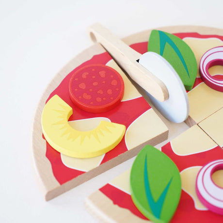 Pizza en bois à couper et garnir - Jouets d'imitation by Le Toy Van
