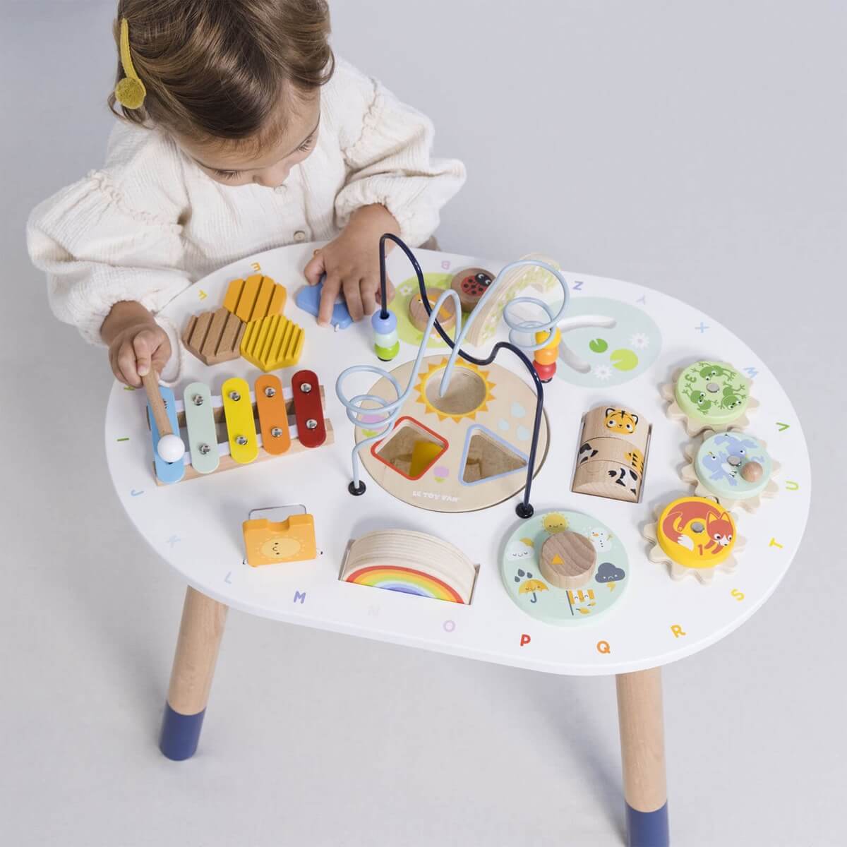 Petilou early learning activity table Comme des Pirates