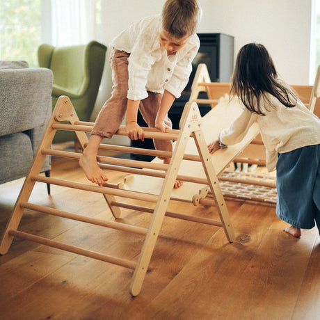 Triangle d'escalade Pikler (moyen) - Jeu actif by Kinderfeets