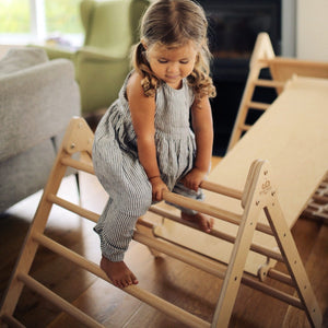 Triangle d'escalade Pikler (moyen) - Jeu actif by Kinderfeets