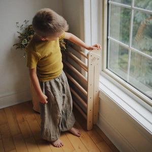 Triangle d'escalade Pikler (moyen) - Jeu actif by Kinderfeets