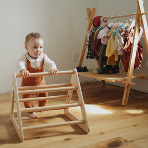 Triangle d'escalade Pikler (petit) - Jeu actif by Kinderfeets