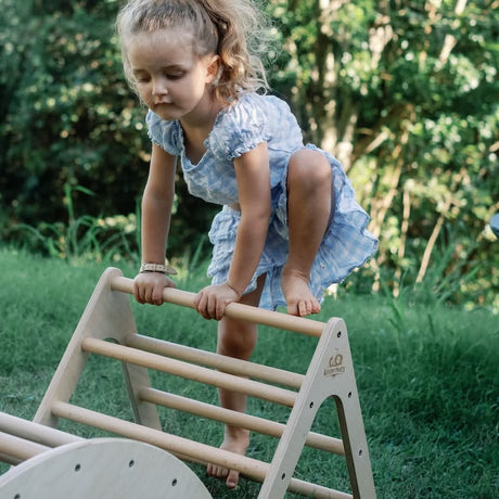 Triangle d'escalade Pikler (petit) - Jeu actif by Kinderfeets