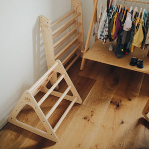 Triangle d'escalade Pikler (petit) - Jeu actif by Kinderfeets