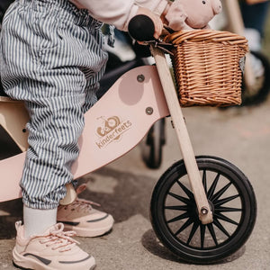 Tricycle Tiny Tot PLUS + casque et panier - Rose - Jeux d'extérieur by Kinderfeets