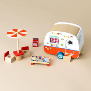 Trio La Grande Famille : Voiture + Caravane + Figurines - Ensembles de jeu by Moulin Roty