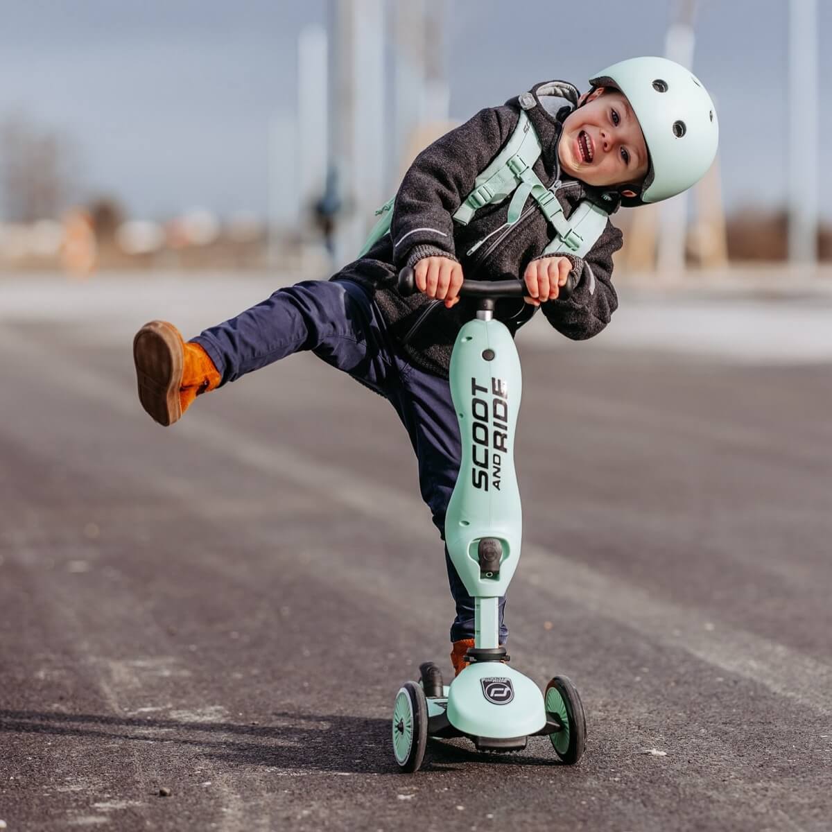 Highwaykick 1 Riding Scooter - Kiwi – Comme des Pirates