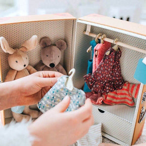 Valise la petite armoire Grande Famille - Poupées by Moulin Roty