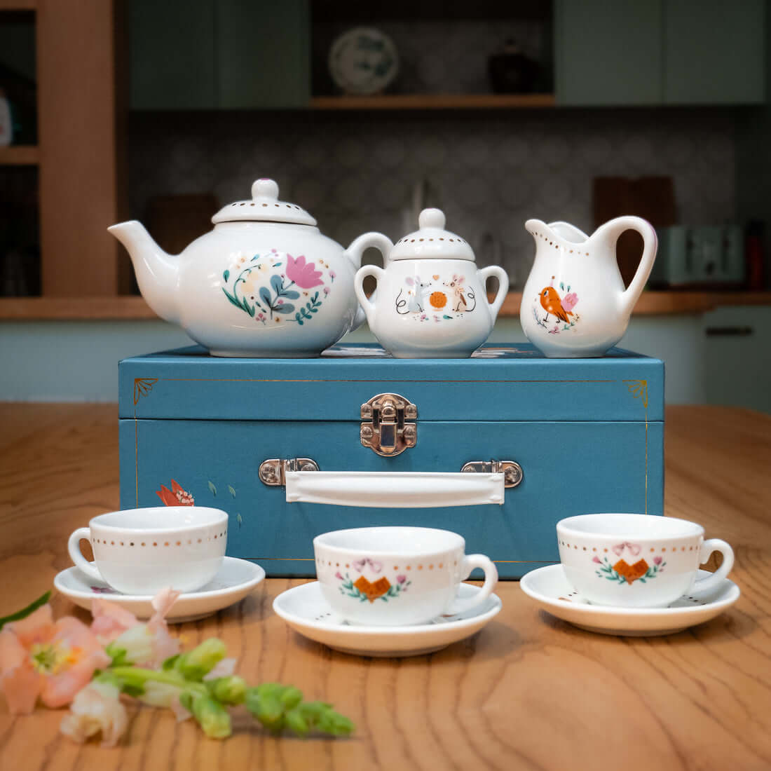 Les Parisiennes ceramic tea set suitcase (11 pcs) – Comme des Pirates