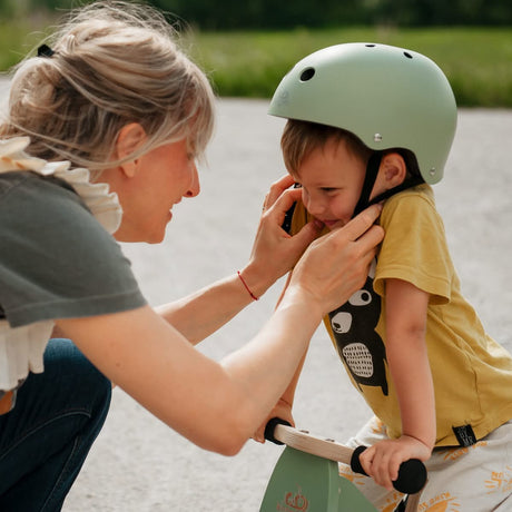 Vélo d'équilibre Tiny Tot Plus + casque & caisse - Sauge argenté - Jeux d'extérieur by Kinderfeets
